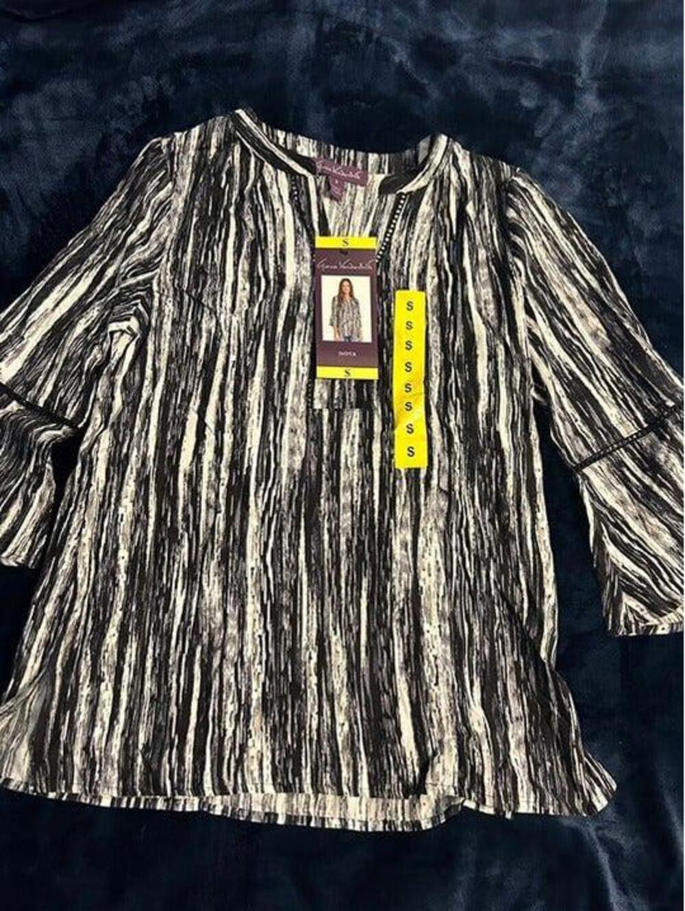 Gloria Vanderbilt Women’s Black White Abstract Print  Sleeve Size Small NWT